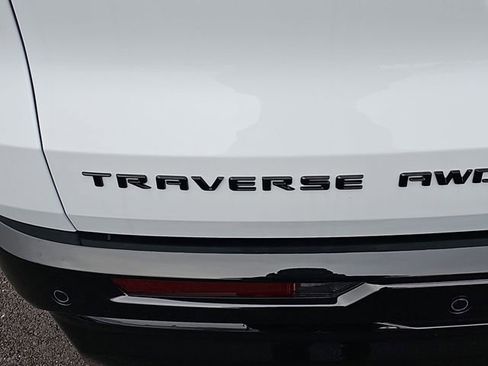 New 2026 Chevrolet Traverse RS w/ LPO, Floor Liner Package AWD/4WD image 32