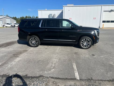 Used 2025 GMC Yukon XL Denali w/ Sun & Power Step Package image 3