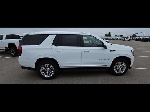 Used 2023 GMC Yukon SLT w/ SLT Premium Package RWD image 9