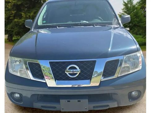 Used 2016 Nissan Frontier SV w/ SV Value Truck Package AWD/4WD image 3