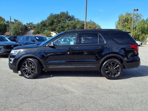 Used 2017 Ford Explorer XLT w/ Equipment Group 202A image 3