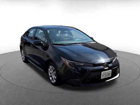 Used 2025 Toyota Corolla LE FWD image 3