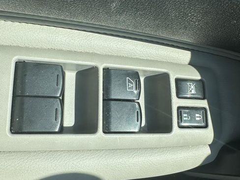 Used 2009 Nissan Rogue SL w/ Leather Pkg FWD image 13