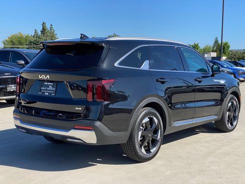New 2026 Kia Sorento EX w/ EX Premium Package FWD image 3