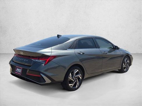 Used 2025 Hyundai Elantra SEL FWD image 6