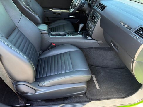 Used 2011 Dodge Challenger R/T image 39