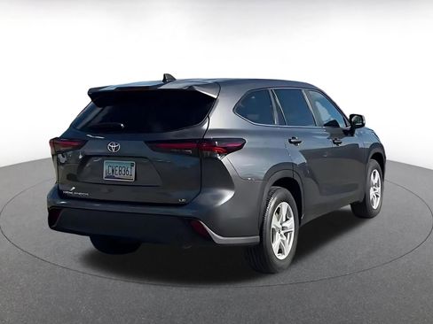 Used 2025 Toyota Highlander LE image 14