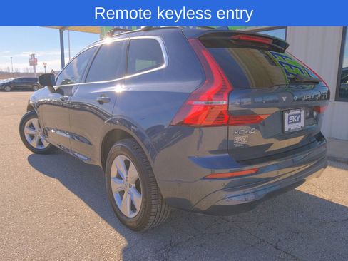 Used 2022 Volvo XC60 B5 Momentum image 6