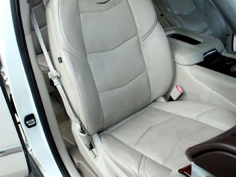 Used 2015 Cadillac Escalade ESV Luxury image 17