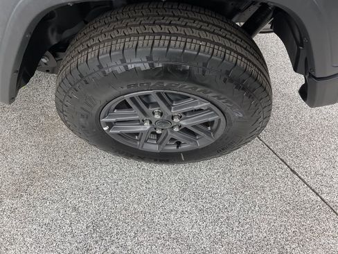 Used 2025 Jeep Wrangler Sport S image 8