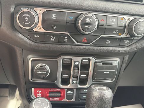 Used 2025 Jeep Wrangler Unlimited Sport AWD/4WD image 22