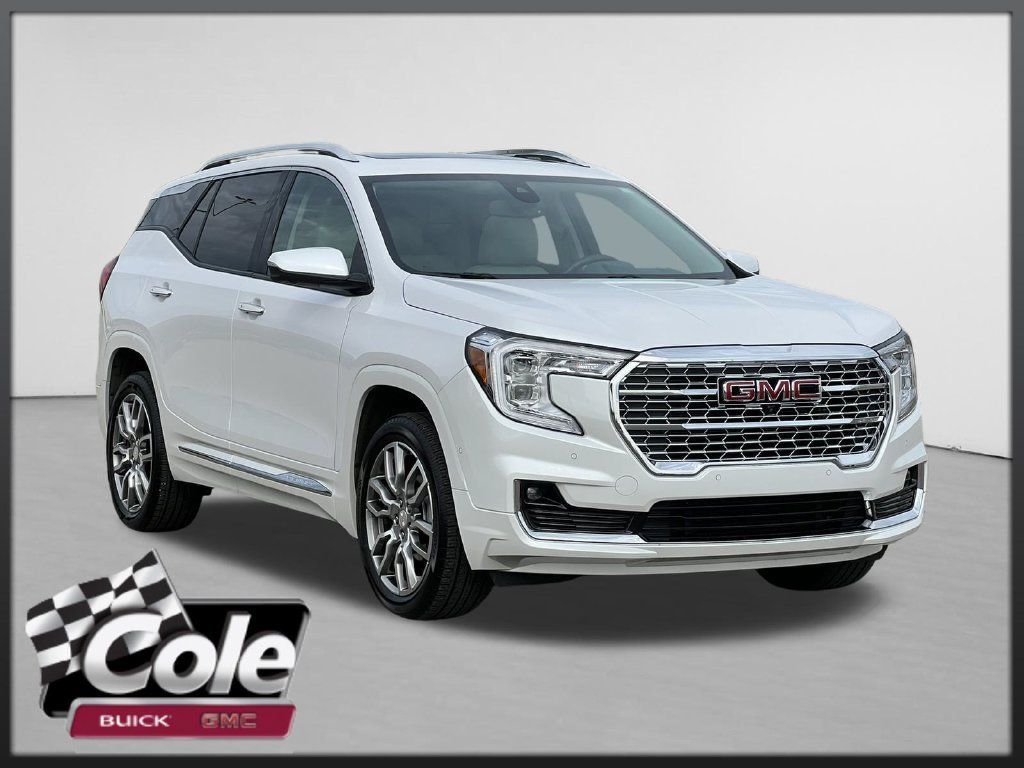 Used 2023 GMC Terrain Denali w/ Denali Premium Package AWD/4WD image 1