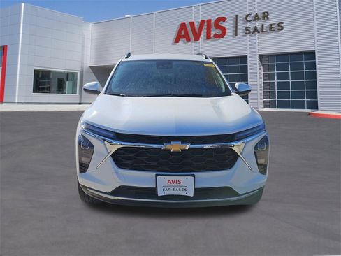 Used 2025 Chevrolet Trax LT w/ LT Convenience Package image 10