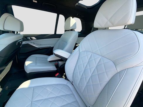 Used 2023 BMW X7 xDrive40i w/ Premium Package image 23