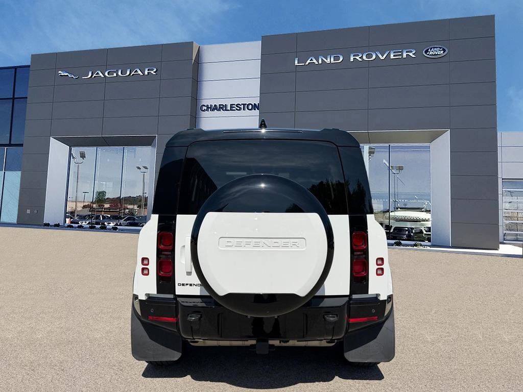 Used 2025 Land Rover Defender 110 X-Dynamic SE AWD/4WD image 4