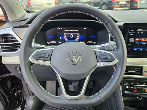 New 2025 Volkswagen Taos SE image 14