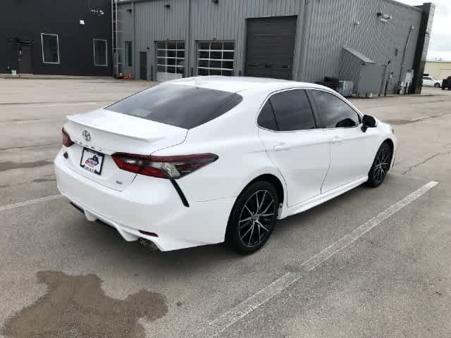 Used 2021 Toyota Camry SE FWD image 6