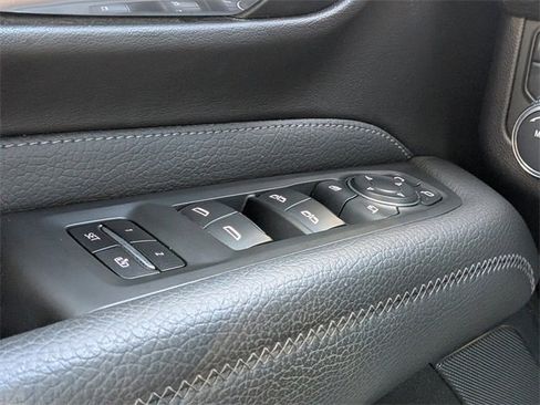 Used 2021 GMC Yukon Denali w/ Denali Premium Package image 28