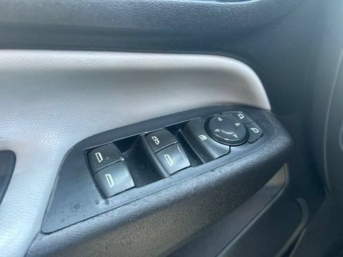 Used 2020 Chevrolet Equinox LS w/ LPO, Blackout Package FWD image 19