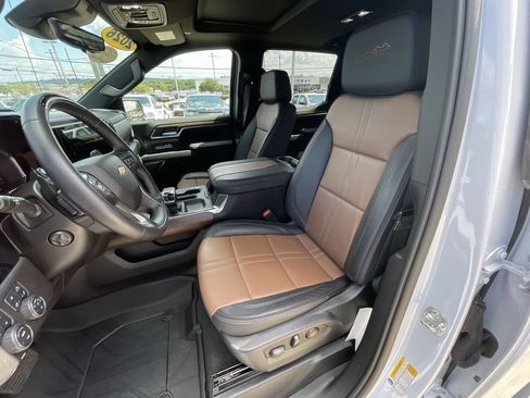 Certified 2026 Chevrolet Silverado 1500 High Country AWD/4WD image 20