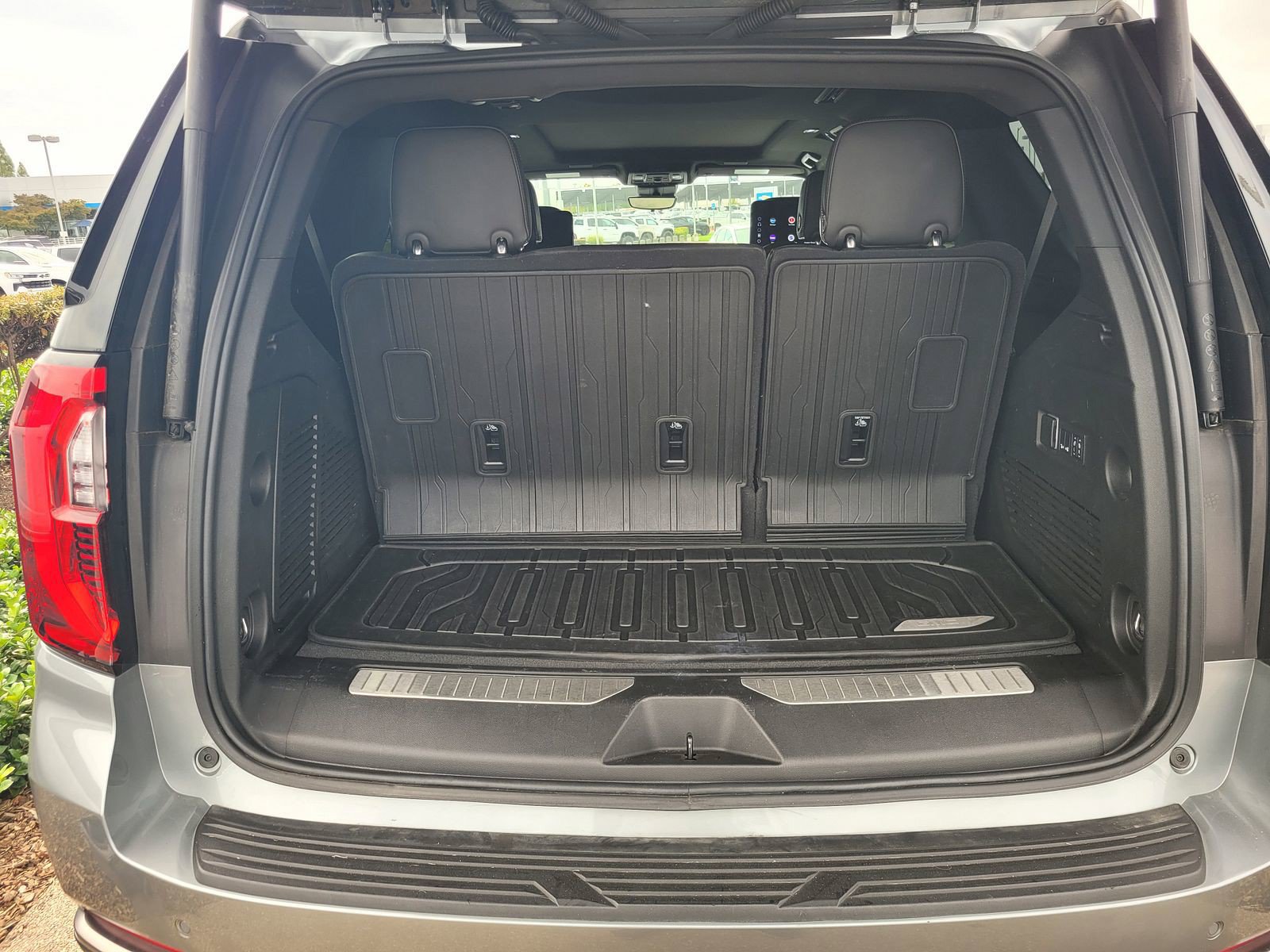 Used 2025 GMC Yukon AT4 Ultimate w/ LPO, Floor Liner Package AWD/4WD image 7