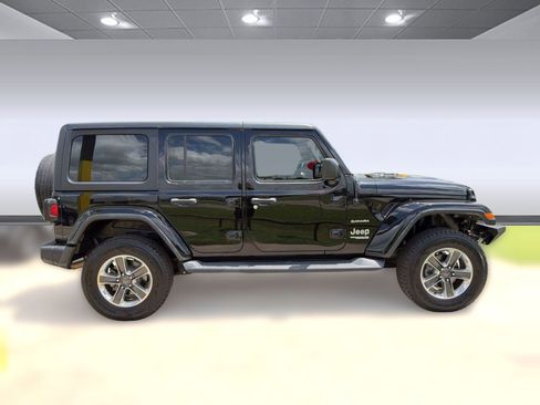 Used 2019 Jeep Wrangler Unlimited Sahara AWD/4WD image 8