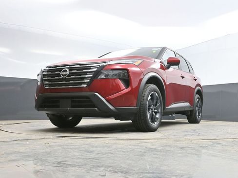 Used 2025 Nissan Rogue SV image 32