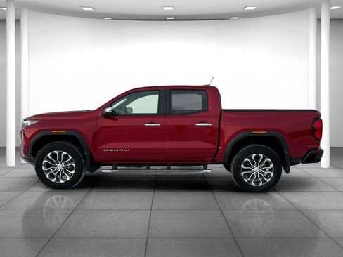 Used 2024 GMC Canyon Denali image 2