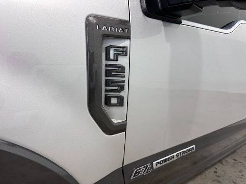 Used 2017 Ford F250 Lariat w/ Lariat Ultimate Package AWD/4WD image 11