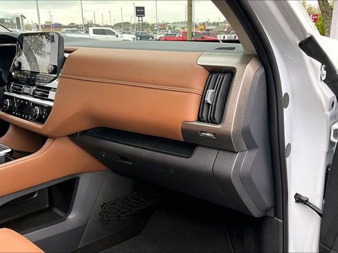 Certified 2025 Nissan Pathfinder Platinum w/ Cargo Package FWD image 23