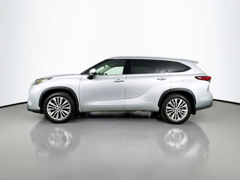 Used 2023 Toyota Highlander Platinum AWD/4WD image 4
