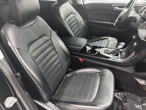 Used 2017 Ford Edge SEL image 26