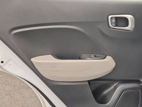 Used 2025 Hyundai Venue SEL FWD image 26