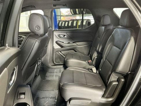 Used 2023 Chevrolet Traverse LT w/ LPO, Roadside Safety Package image 30