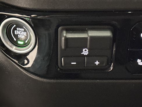 Used 2024 Chevrolet Silverado 2500 LT AWD/4WD image 36