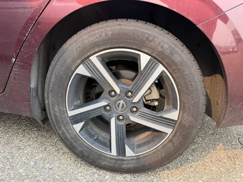 Used 2024 Nissan Sentra SV FWD image 9