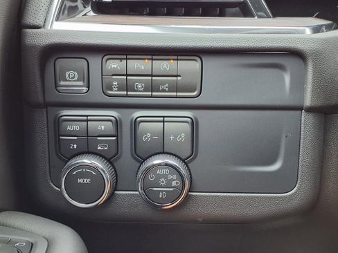 New 2025 Chevrolet Suburban Premier AWD/4WD image 16