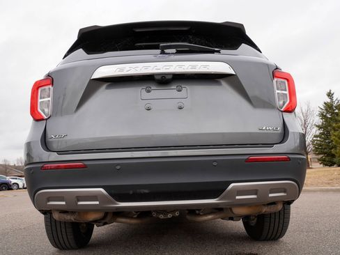 Used 2022 Ford Explorer XLT w/ Equipment Group 202A AWD/4WD image 32