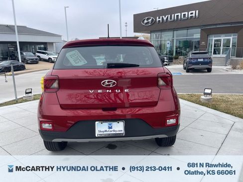 Certified 2024 Hyundai Venue Limited FWD image 16