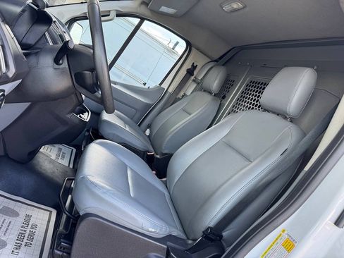 Used 2018 Ford Transit 250 130 Low Roof RWD image 8
