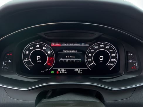 Used 2021 Audi RS 6 AWD/4WD image 25