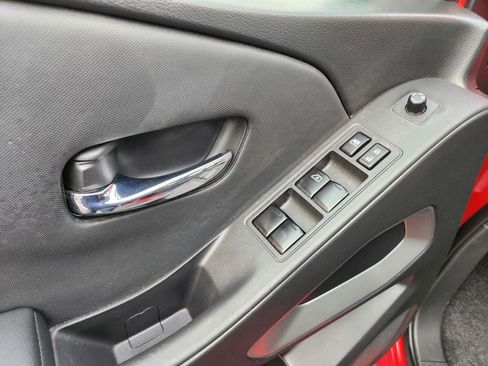 Used 2024 Nissan Frontier SV image 34