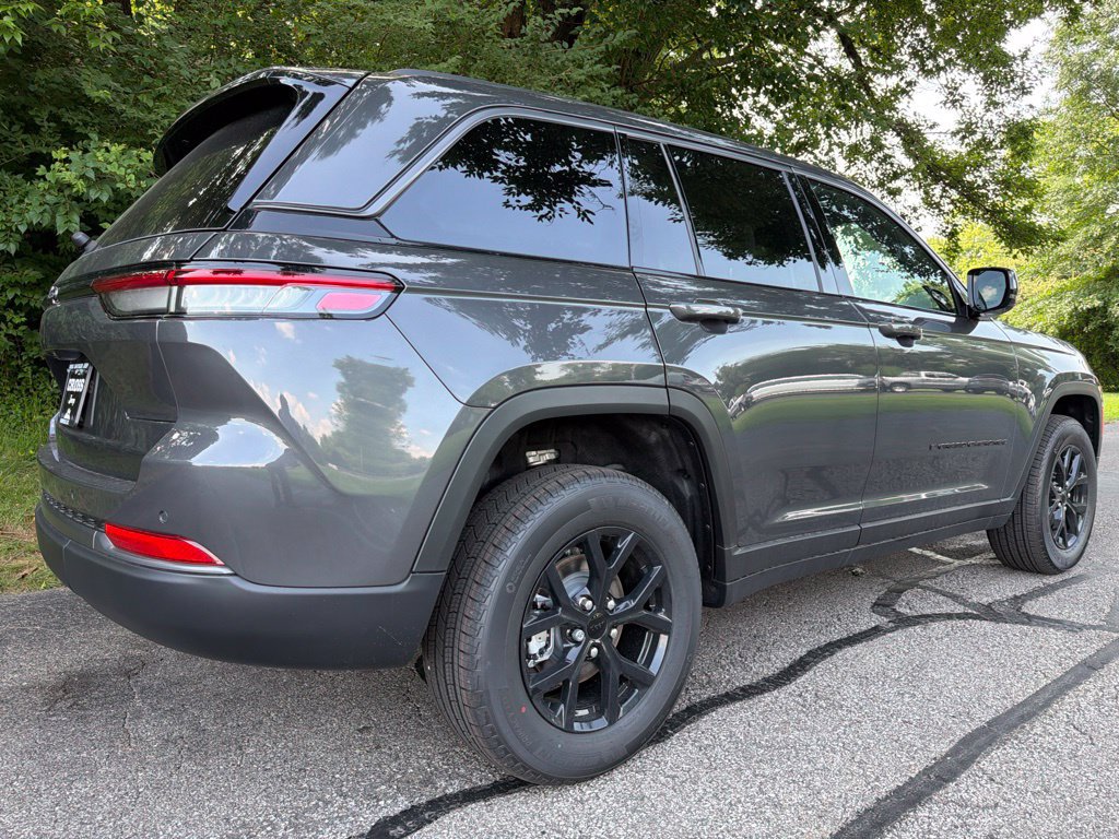New 2026 Jeep Grand Cherokee Altitude AWD/4WD image 43