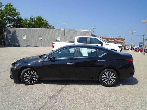 Used 2025 Nissan Altima 2.5 SV FWD image 4