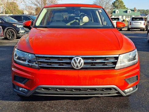 Used 2018 Volkswagen Tiguan SEL image 2