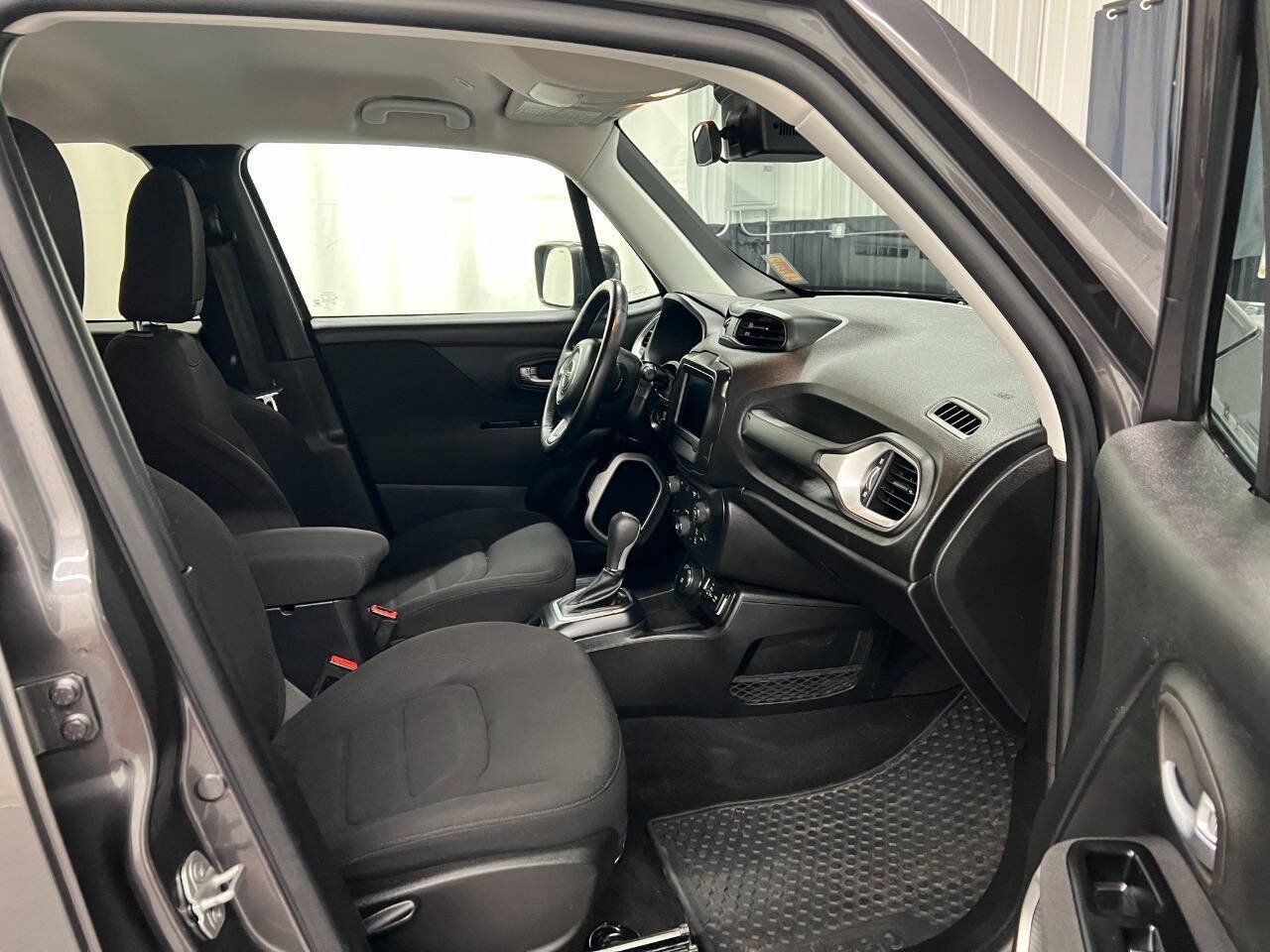 Used 2019 Jeep Renegade Latitude w/ Cold Weather Group AWD/4WD image 11