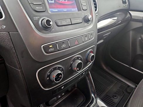 Used 2015 Kia Sorento LX image 4