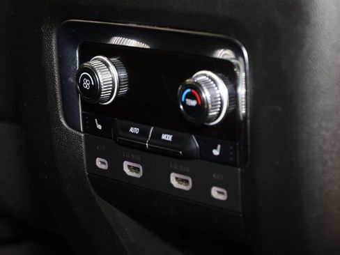 Used 2023 GMC Yukon XL Denali w/ Advanced Technology Package image 16