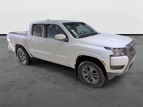 Used 2025 Nissan Frontier SV image 5