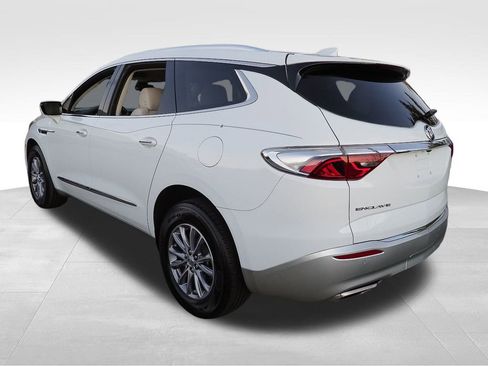 Certified 2023 Buick Enclave Essence image 5